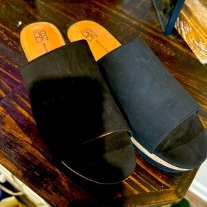 No Boundaries Memory Foam sandals